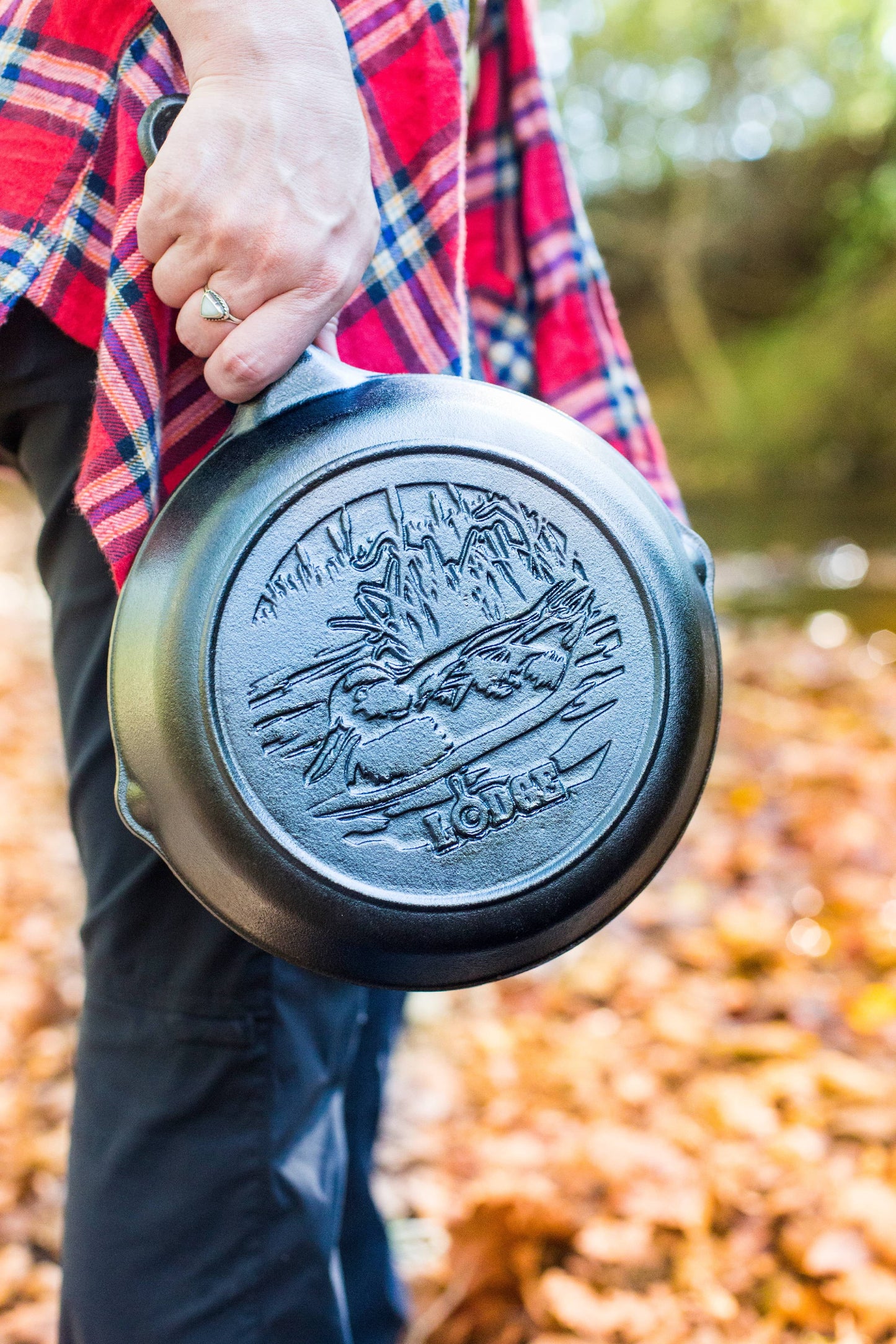 Wildlife Series 8" Cast Iron Skillet Duck Scene,